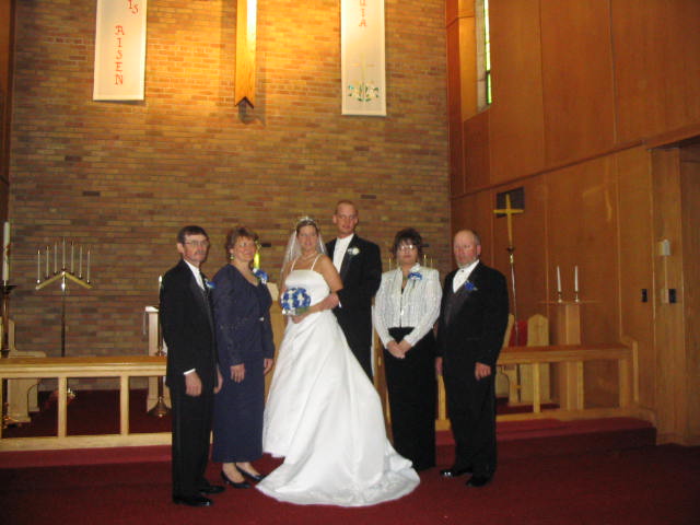 Mr and Mrs Nate Moore with their parents