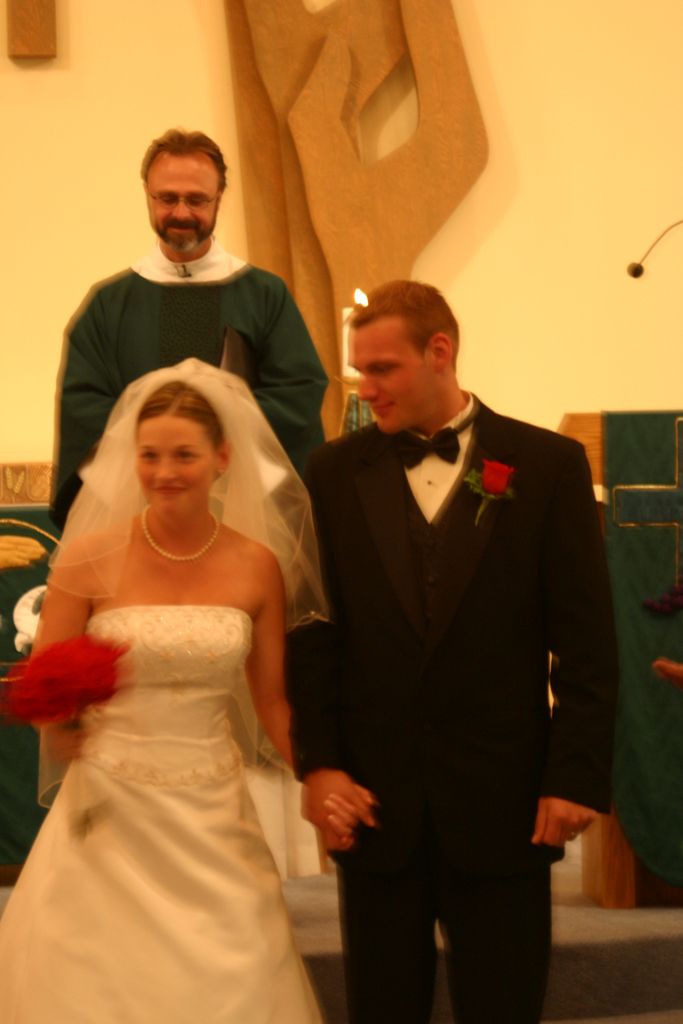 Justin smiles at his new Bride in 2005