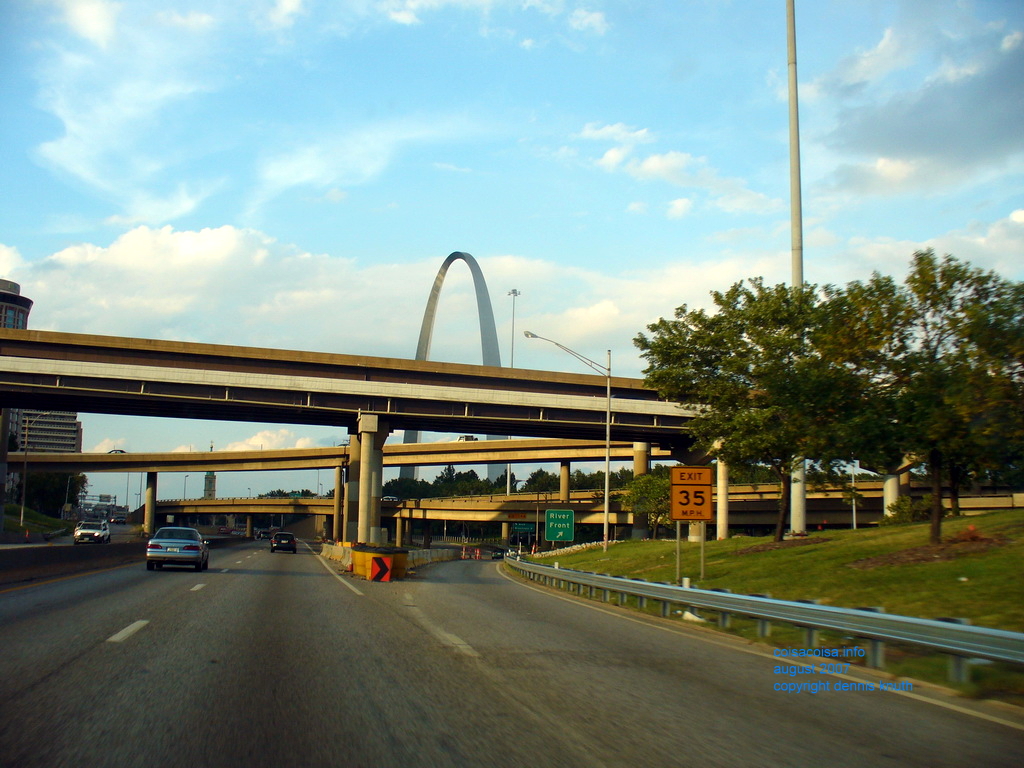 Driving through St Louis to the Gateway Arch