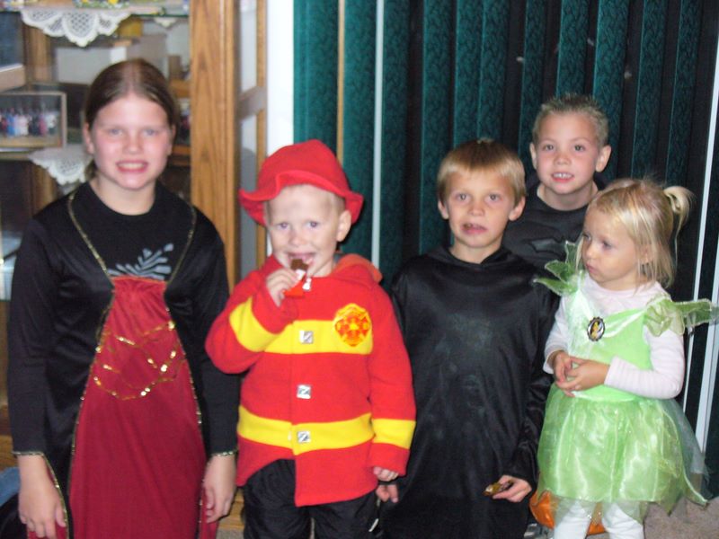 Kelsey Jared and cousins on Halloween