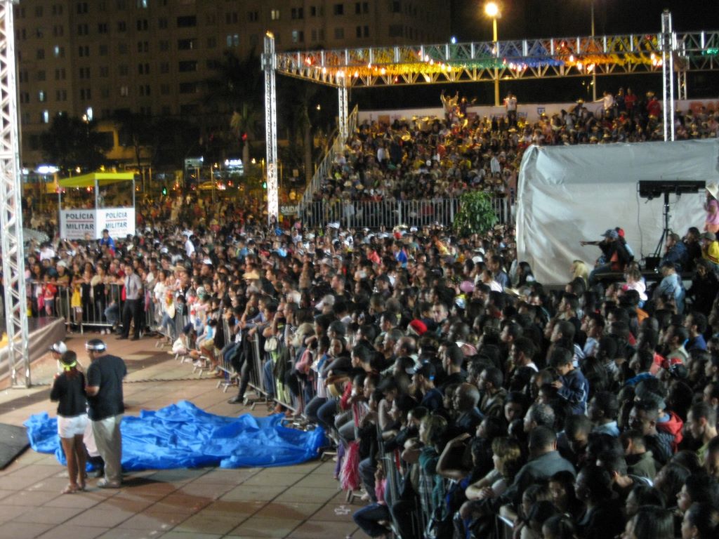 The crowd at the fold dance festival