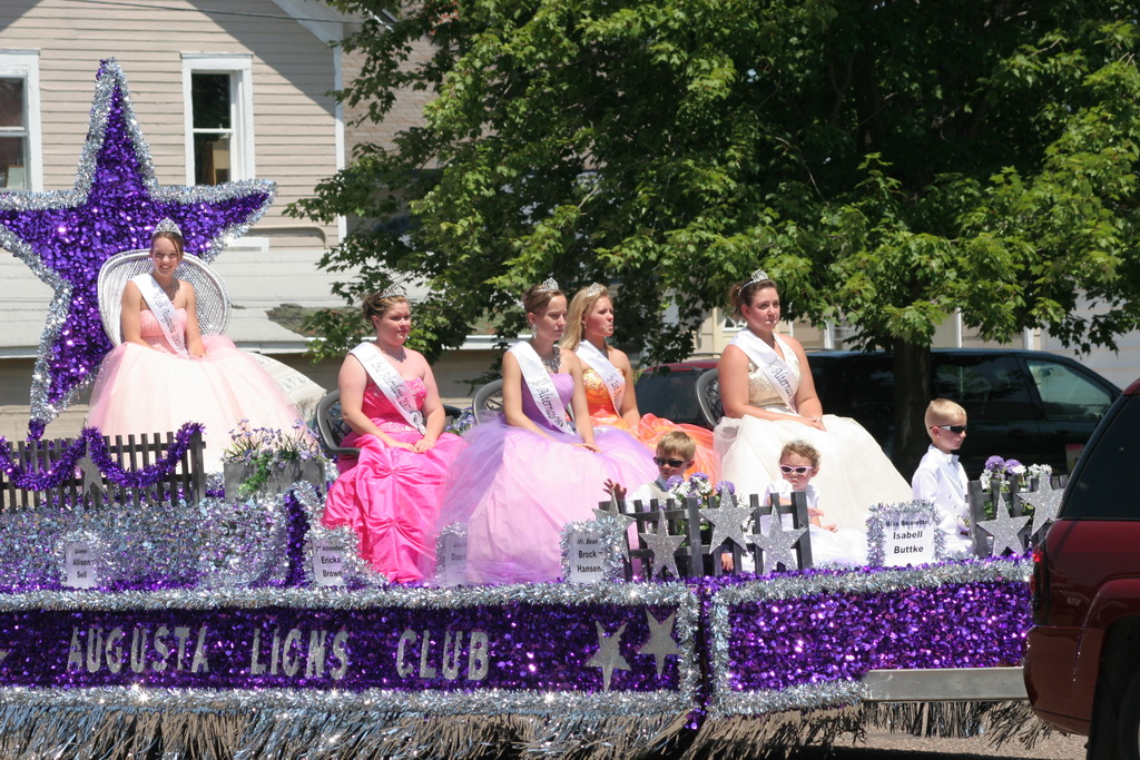 Miss Augusta Wisconsin and her court