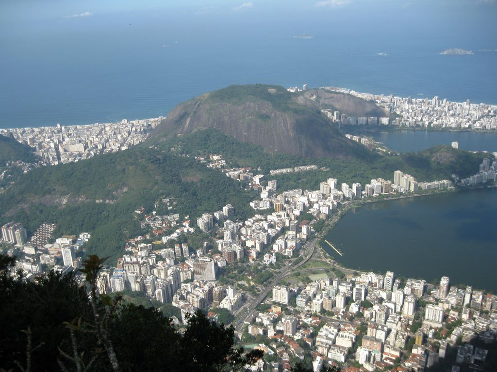 Looking down to Lagoa Rodrigo de Freitas