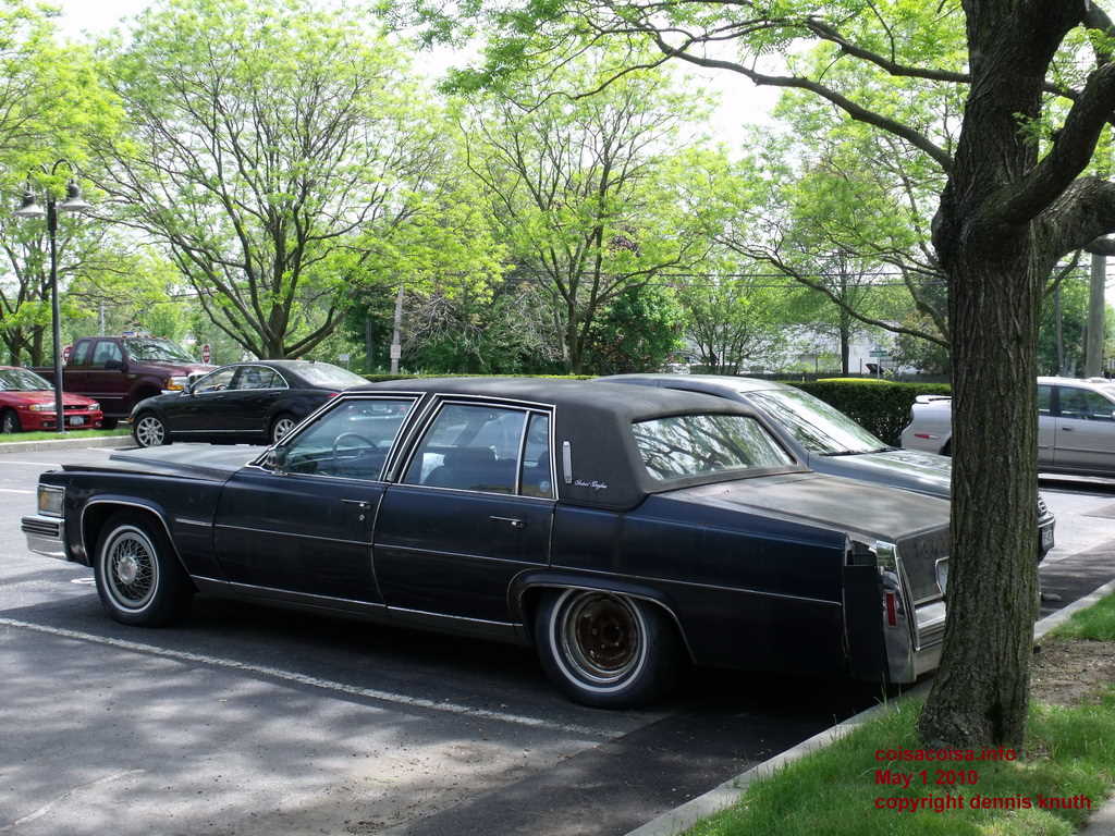 Cadillac Fleetwood Brougham rear side photo