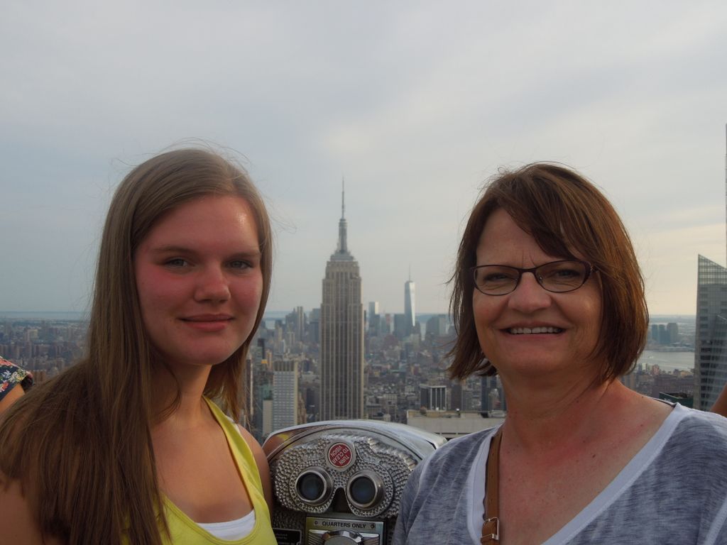 Sherri and Kelsey and the Empire State in the background